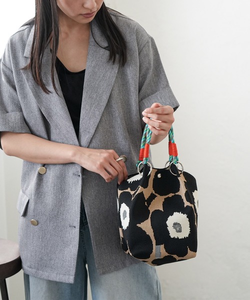 mili an deni(ミリアンデニ)の「カラフルロープニットバッグ(ハンドバッグ・レディース・ドット/ブラック×グレー/ストライプ/ホワイト×ブラック/ホワイト×ブルー/グレー/グレー×ホワイト/ベージュ/ホワイト・F)」の12枚目の写真