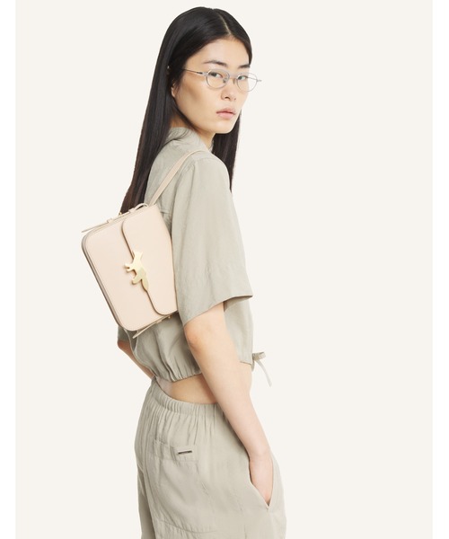 Maison Kitsune（メゾンキツネ）の「EDIE BAG（ショルダーバッグ・メンズ・ベージュ/ライトグリーン系/ブラック/ピンク/ダークブラウン・U）」の13枚目の写真