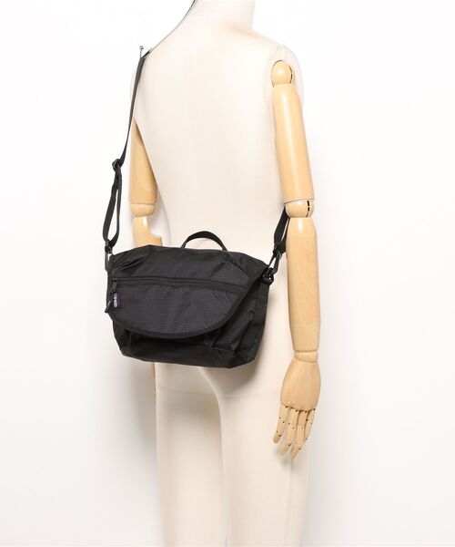 Gramicci(グラミチ)の「《GRAMICCI》MULTI SIDE BAG(ショルダーバッグ・メンズ・ブラック/オリーブ・FREE)」の3枚目の写真