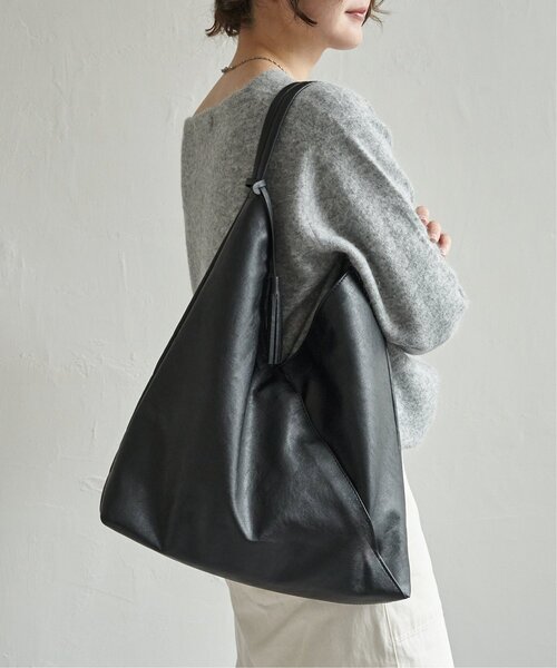 LBC(エルビーシー)の「洗える合皮三角マチありショルダーバッグ(ショルダーバッグ・レディース・ブラック/シルバー系/アイボリー/ミント・FREE)」の18枚目の写真