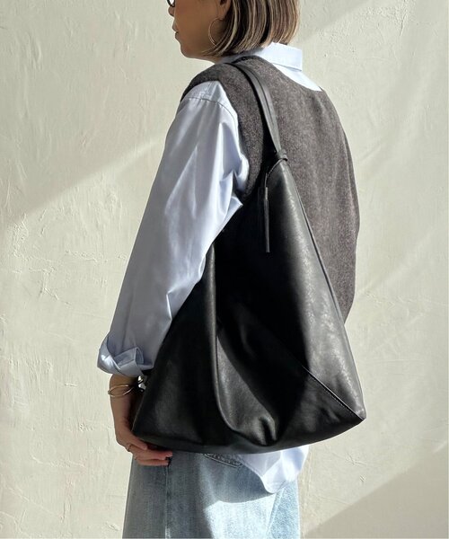 LBC(エルビーシー)の「洗える合皮三角マチありショルダーバッグ(ショルダーバッグ・レディース・ブラック/シルバー系/アイボリー/ミント・FREE)」の20枚目の写真