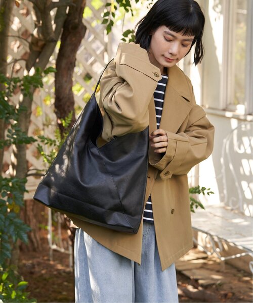 LBC(エルビーシー)の「洗える合皮三角マチありショルダーバッグ(ショルダーバッグ・レディース・ブラック/シルバー系/アイボリー/ミント・FREE)」の22枚目の写真