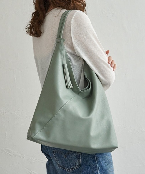 LBC(エルビーシー)の「洗える合皮三角マチありショルダーバッグ(ショルダーバッグ・レディース・ブラック/シルバー系/アイボリー/ミント・FREE)」の8枚目の写真