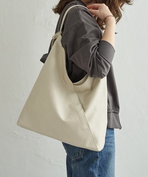 LBC(エルビーシー)の「洗える合皮三角マチありショルダーバッグ(ショルダーバッグ・レディース・ブラック/シルバー系/アイボリー/ミント・FREE)」の11枚目の写真