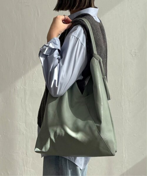 LBC(エルビーシー)の「洗える合皮三角マチありショルダーバッグ(ショルダーバッグ・レディース・ブラック/シルバー系/アイボリー/ミント・FREE)」の14枚目の写真