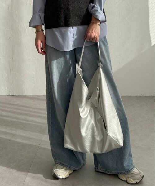 LBC(エルビーシー)の「洗える合皮三角マチありショルダーバッグ(ショルダーバッグ・レディース・ブラック/シルバー系/アイボリー/ミント・FREE)」の10枚目の写真