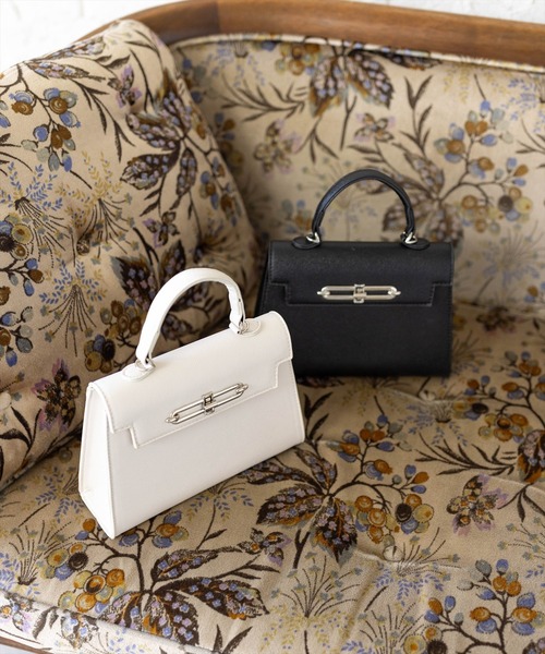 clear（クリア）の「クラシックスクエアミニバッグ（ハンドバッグ・レディース・オフホワイト/ブラック・F）」の3枚目の写真