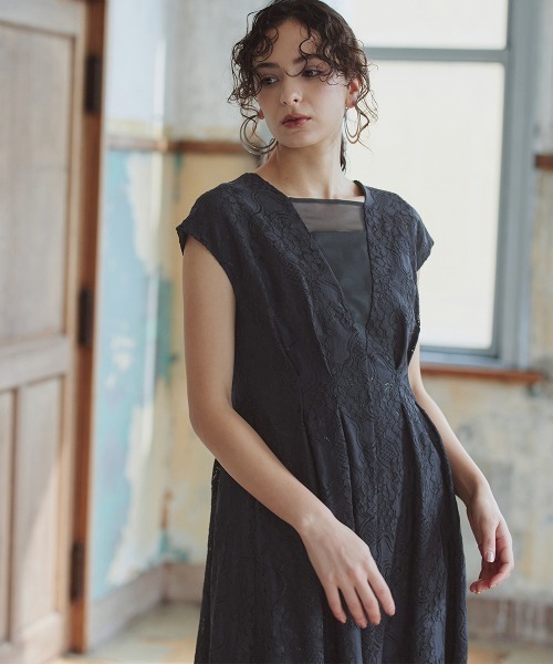 Callarus(カラルス)の「ウエストタックデザインレースフレアワンピースドレス〔Callarus〕(ドレス・レディース・ネイビー系/ブラック×グリーン・M/L/LL/3L)」の6枚目の写真