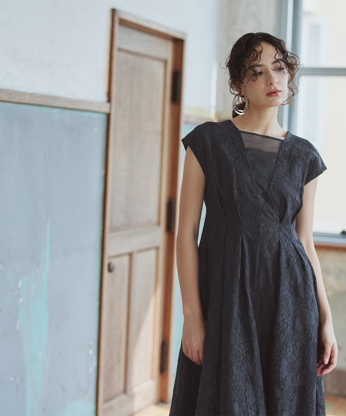 Callarus(カラルス)の「ウエストタックデザインレースフレアワンピースドレス〔Callarus〕(ドレス・レディース・ネイビー系/ブラック×グリーン・M/L/LL/3L)」の7枚目の写真