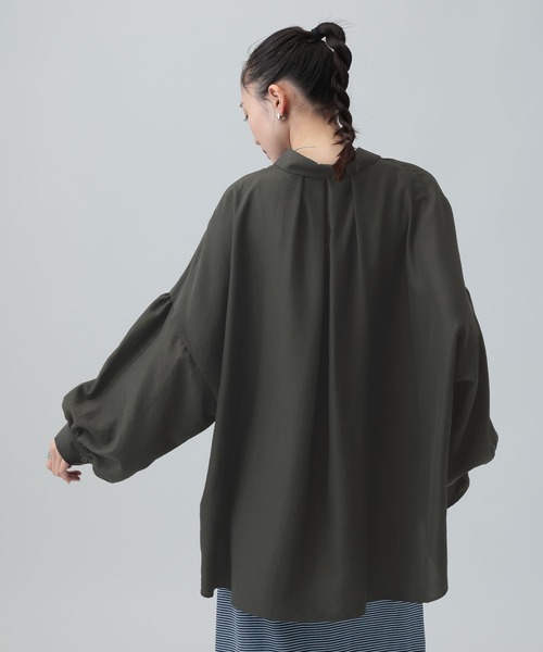LEPSIM（レプシィム）の「サラキレ袖ボリュームチュニック　632559（シャツ/ブラウス・レディース・チャコールグレー/ホワイト/グリーン・FREE）」の15枚目の写真