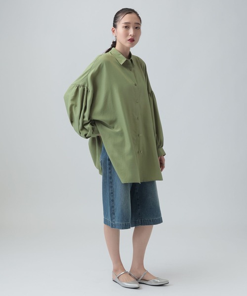 LEPSIM（レプシィム）の「サラキレ袖ボリュームチュニック　632559（シャツ/ブラウス・レディース・チャコールグレー/ホワイト/グリーン・FREE）」の22枚目の写真