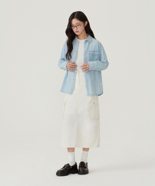 COVERNAT（カバーナット）の「WOMEN DENIM SHIRT（シャツ/ブラウス・レディース・ライトブルー/ブルー・MEDIUM/SMALL）」の20枚目の写真