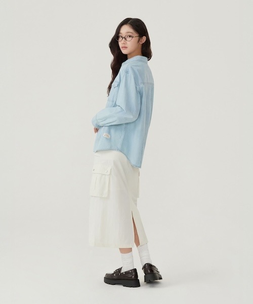 COVERNAT（カバーナット）の「WOMEN DENIM SHIRT（シャツ/ブラウス・レディース・ライトブルー/ブルー・MEDIUM/SMALL）」の21枚目の写真