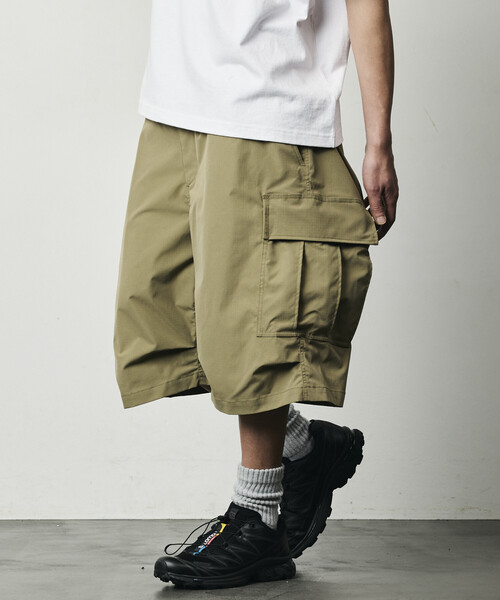 FREAK'S STORE（フリークスストア）の「限定展開 Quick Dry Fabric ワイドシルエット ポリリップクロス ショートカーゴパンツ/UVカット/速乾（カーゴパンツ・メンズ・オリーブ/ブラック/チャコールグレー/ベージュ・SMALL/MEDIUM/LARGE）」の4枚目の写真