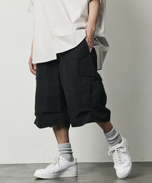 FREAK'S STORE（フリークスストア）の「限定展開 Quick Dry Fabric ワイドシルエット ポリリップクロス ショートカーゴパンツ/UVカット/速乾（カーゴパンツ・メンズ・オリーブ/ブラック/チャコールグレー/ベージュ・SMALL/MEDIUM/LARGE）」の2枚目の写真