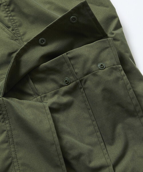 FREAK'S STORE（フリークスストア）の「限定展開 Quick Dry Fabric ワイドシルエット ポリリップクロス ショートカーゴパンツ/UVカット/速乾（カーゴパンツ・メンズ・オリーブ/ブラック/チャコールグレー/ベージュ・SMALL/MEDIUM/LARGE）」の6枚目の写真