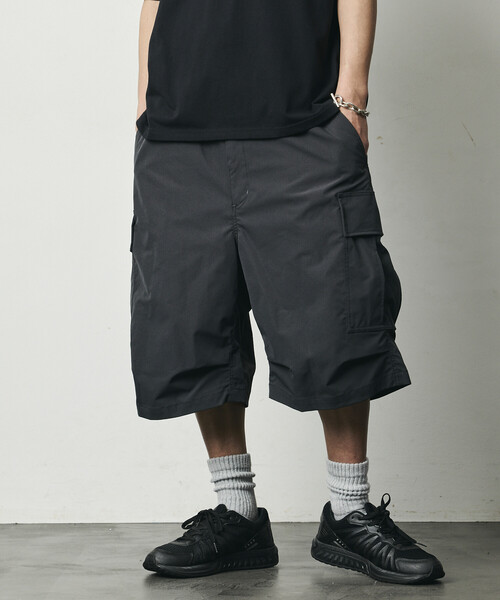 FREAK'S STORE（フリークスストア）の「限定展開 Quick Dry Fabric ワイドシルエット ポリリップクロス ショートカーゴパンツ/UVカット/速乾（カーゴパンツ・メンズ・オリーブ/ブラック/チャコールグレー/ベージュ・SMALL/MEDIUM/LARGE）」の19枚目の写真