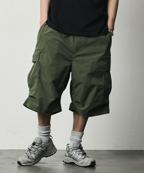 FREAK'S STORE（フリークスストア）の「限定展開 Quick Dry Fabric ワイドシルエット ポリリップクロス ショートカーゴパンツ/UVカット/速乾（カーゴパンツ・メンズ・オリーブ/ブラック/チャコールグレー/ベージュ・SMALL/MEDIUM/LARGE）」の15枚目の写真