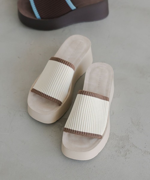 LOWRYS FARM（ローリーズファーム）の「カンドウフィットＫｎｉｔサンダル 637889（サンダル・レディース・ホワイト系その他5/ブラウン系その他6/ブラウン系その他/ブラック/ホワイト系その他/シルバー/ブラック系その他・SMALL/LARGE/MEDIUM）」の2枚目の写真