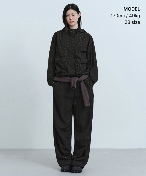 MUSINSA STANDARD WOMAN（ムシンサスタンダードウーマン）の「ウィメンズポルカドットパラシュートパンツ[ブラック]（スラックス・レディース・その他・24/26/28/30）」の12枚目の写真