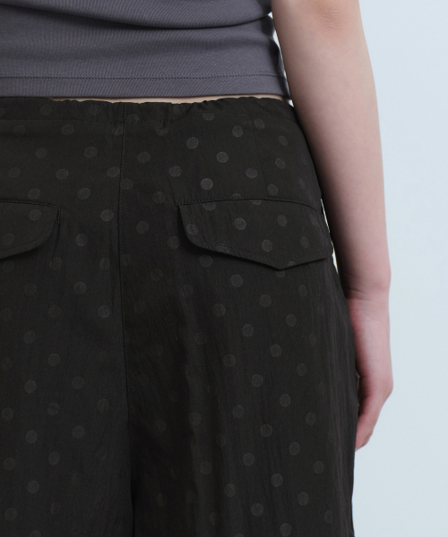 MUSINSA STANDARD WOMAN（ムシンサスタンダードウーマン）の「ウィメンズポルカドットパラシュートパンツ[ブラック]（スラックス・レディース・その他・24/26/28/30）」の5枚目の写真