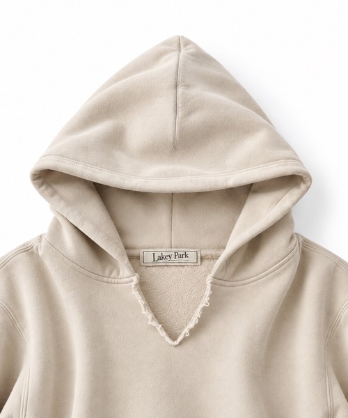 CANAL JEAN（キャナルジーン）の「Lakey Park　カットオフパーカープルオーバー（パーカー・レディース・ベージュ/ネイビー・ONE SIZE）」の11枚目の写真