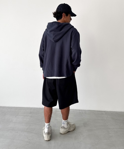 CANAL JEAN（キャナルジーン）の「Lakey Park　カットオフパーカープルオーバー（パーカー・レディース・ベージュ/ネイビー・ONE SIZE）」の10枚目の写真