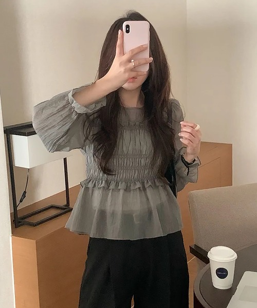 Doula Doula（ドゥーラドゥーラ）の「ギャザーフリルクルーネックブラウス（シャツ/ブラウス・レディース・ベージュ/グレー・FREE）」の16枚目の写真