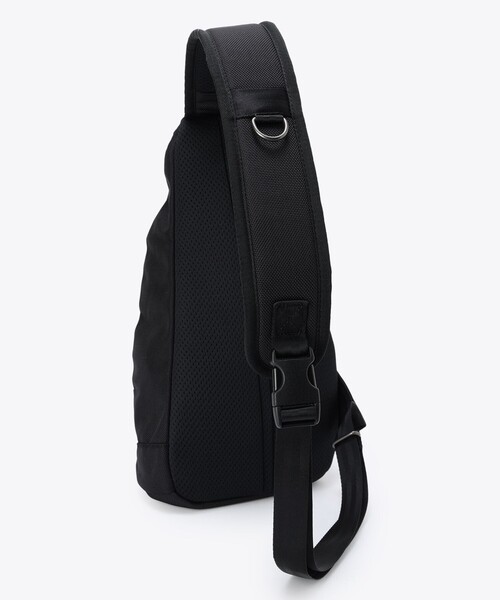 Columbia（コロンビア）の「限定展開 COLUMBIA BLACK LABEL/ グレートスモーキーガーデンBKボディバッグ /コロンビア（ボディバッグ/ウエストポーチ・レディース・ブラック・ONE SIZE）」の3枚目の写真