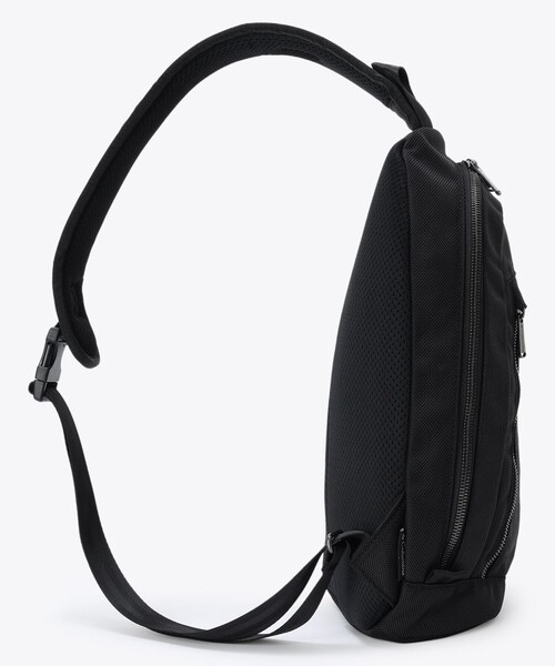 Columbia（コロンビア）の「限定展開 COLUMBIA BLACK LABEL/ グレートスモーキーガーデンBKボディバッグ /コロンビア（ボディバッグ/ウエストポーチ・レディース・ブラック・ONE SIZE）」の6枚目の写真