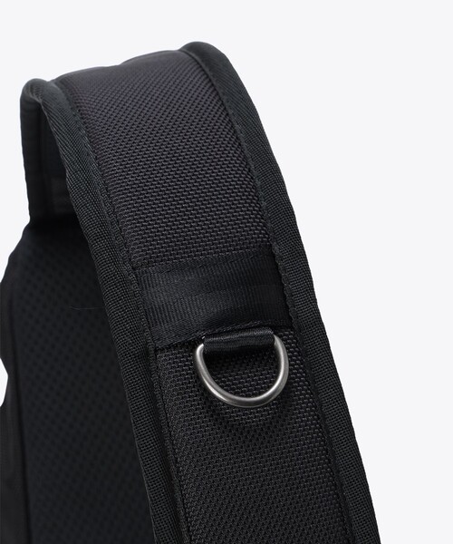 Columbia（コロンビア）の「限定展開 COLUMBIA BLACK LABEL/ グレートスモーキーガーデンBKボディバッグ /コロンビア（ボディバッグ/ウエストポーチ・レディース・ブラック・ONE SIZE）」の11枚目の写真