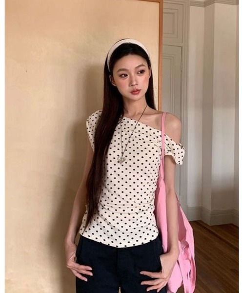 CHEER(チアー)の「ドット柄 オフショルダートップス(その他トップス・レディース・アイボリー・FREE)」の8枚目の写真