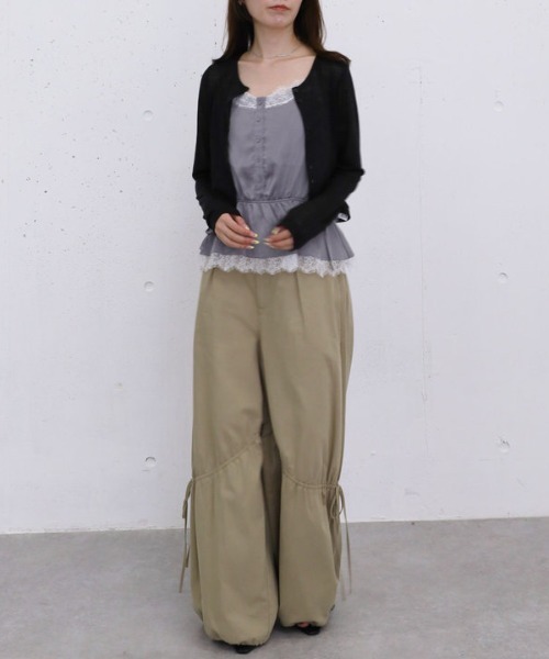 archives(アルシーヴ)の「【レース×サテンで華やかに魅せる】レーストリムサテンキャミソール(シャツ/ブラウス・レディース・グレー/ピンク・MEDIUM)」の10枚目の写真