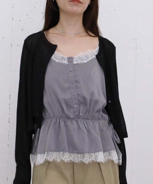 archives(アルシーヴ)の「【レース×サテンで華やかに魅せる】レーストリムサテンキャミソール(シャツ/ブラウス・レディース・グレー/ピンク・MEDIUM)」の8枚目の写真