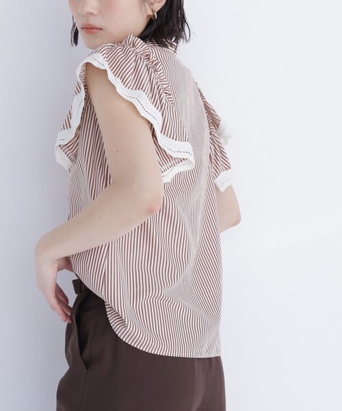 NATURAL BEAUTY BASIC（ナチュラルビューティーベーシック）の「レーストリムストライプブラウス（シャツ/ブラウス・レディース・ピンク系その他2/ブルー系その他2/ブラウン系その他・ﾌﾘ-）」の2枚目の写真