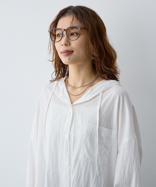 anyfee（エニフィー）の「【anyfee/大きいサイズ】フード付きシャツ（2026SS）（シャツ/ブラウス・レディース・オフホワイト/チャコール・5L/LL/4L/3L）」の9枚目の写真