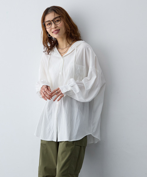 anyfee（エニフィー）の「【anyfee/大きいサイズ】フード付きシャツ（2026SS）（シャツ/ブラウス・レディース・オフホワイト/チャコール・5L/LL/4L/3L）」の14枚目の写真