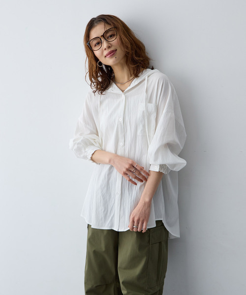 anyfee（エニフィー）の「【anyfee/大きいサイズ】フード付きシャツ（2026SS）（シャツ/ブラウス・レディース・オフホワイト/チャコール・5L/LL/4L/3L）」の18枚目の写真