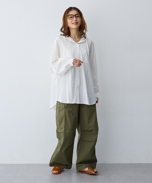 anyfee（エニフィー）の「【anyfee/大きいサイズ】フード付きシャツ（2026SS）（シャツ/ブラウス・レディース・オフホワイト/チャコール・5L/LL/4L/3L）」の19枚目の写真