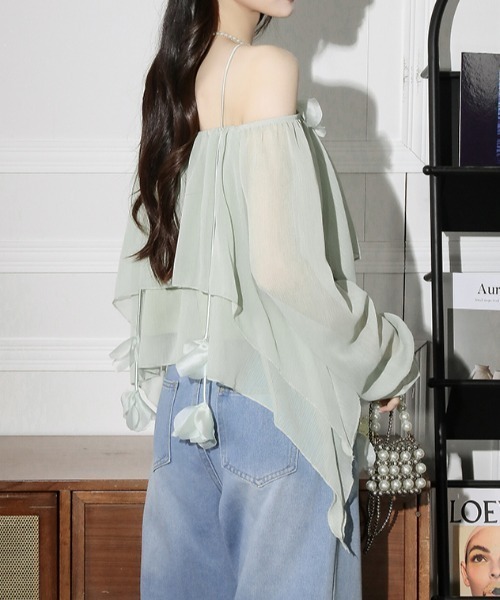 LUCPY(ラクピー)の「リボンショルダーシアーブラウス(シャツ/ブラウス・レディース・グリーン・LARGE/MEDIUM/SMALL)」の2枚目の写真