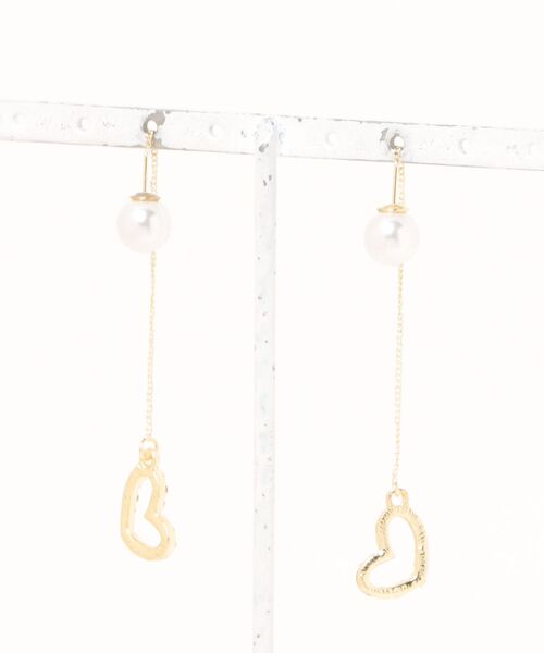 TONE SELECT GOODS（トーンセレクトグッズ）の「【float】ハート×パール チェーンピアス（ピアス（両耳用）・レディース・ゴールド系・FREE）」の4枚目の写真