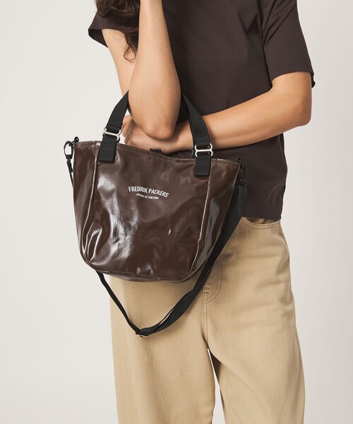 FREDRIK PACKERS(フレドリックパッカーズ)の「【別注/WEB限定】<FREDRIK PACKERS>MISSION トートバッグ(トートバッグ・レディース・ブラック/ダークブラウン・FREE)」の2枚目の写真