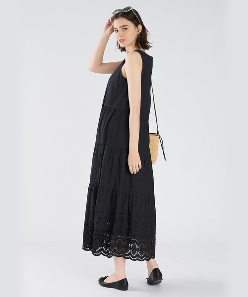 To b. by agnes b.(トゥービーバイアニエスベー)の「シフリーレース コットン ノースリーブ ロング ワンピース(ワンピース・レディース・ブラック・40/38/36)」の3枚目の写真