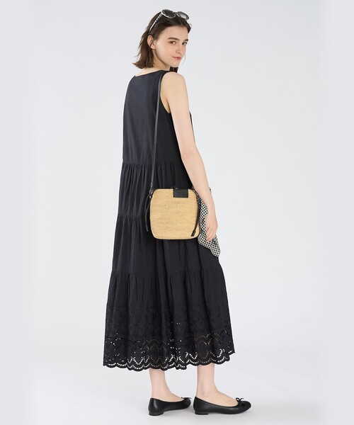 To b. by agnes b.(トゥービーバイアニエスベー)の「シフリーレース コットン ノースリーブ ロング ワンピース(ワンピース・レディース・ブラック・40/38/36)」の4枚目の写真