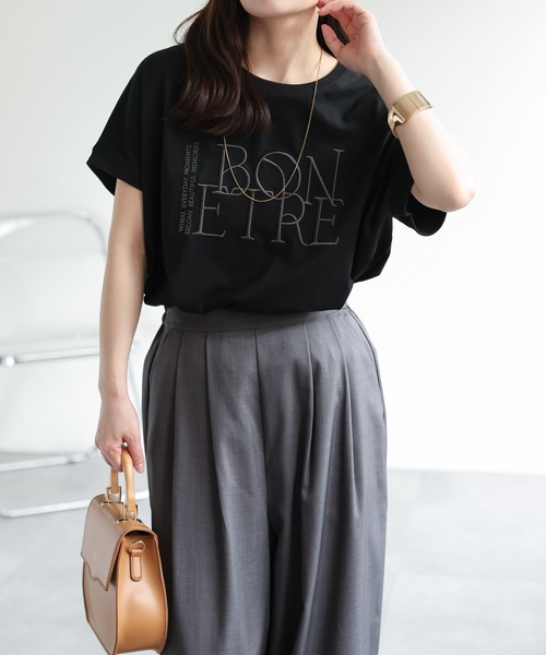 ap retro(アプレトロ)の「【接触冷感】立体ロゴ刺繍Tシャツ / 大人カジュアル(Tシャツ/カットソー・レディース・ネイビー/チャコール/ライトベージュ/ブラック・FREE)」の1枚目の写真