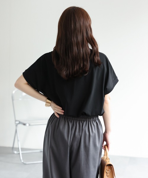 ap retro(アプレトロ)の「【接触冷感】立体ロゴ刺繍Tシャツ / 大人カジュアル(Tシャツ/カットソー・レディース・ネイビー/チャコール/ライトベージュ/ブラック・FREE)」の13枚目の写真