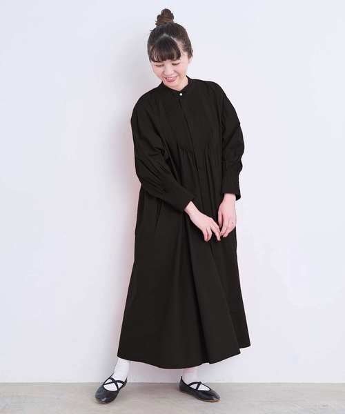 l'atelier du savon(アトリエドサボン)の「ウィングカラーピンタック タイプライターワンピース(ワンピース・レディース・レッド/ベージュ/アイボリー/ブラック・FREE)」の2枚目の写真