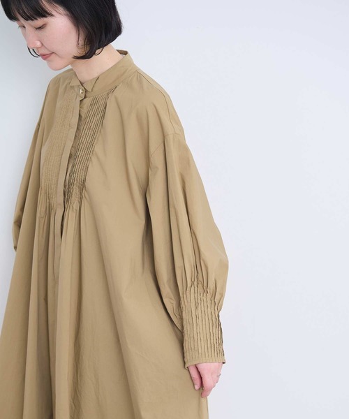 l'atelier du savon(アトリエドサボン)の「ウィングカラーピンタック タイプライターワンピース(ワンピース・レディース・レッド/ベージュ/アイボリー/ブラック・FREE)」の21枚目の写真