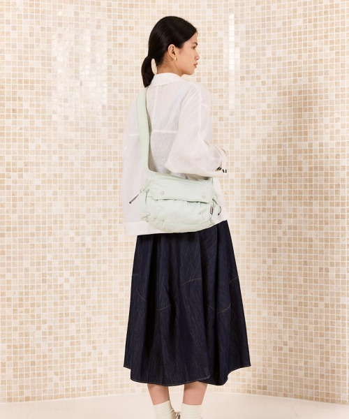 Bellroy(ベルロイ)の「Bellroy-スリング/ショルダーバッグ Cinch Sling(ショルダーバッグ・メンズ・パープル/ライトグリーン・ONESIZE)」の19枚目の写真