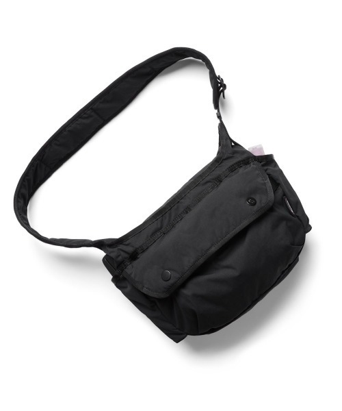Bellroy(ベルロイ)の「Bellroy-スリング/ショルダーバッグ Cinch Sling(ショルダーバッグ・メンズ・パープル/ライトグリーン・ONESIZE)」の3枚目の写真